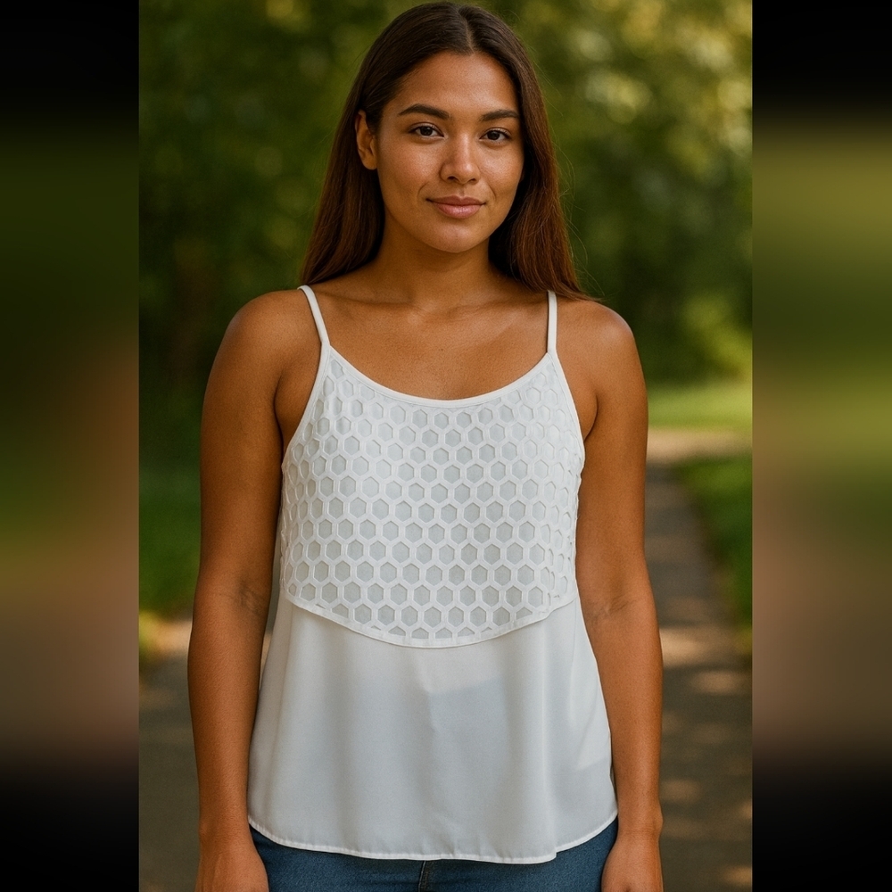 Chic White Sleeveless Tank with Textured Detail-Size Large